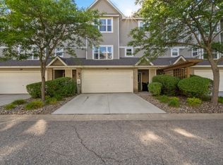 30 River Bend Pl, Chaska, MN 55318
