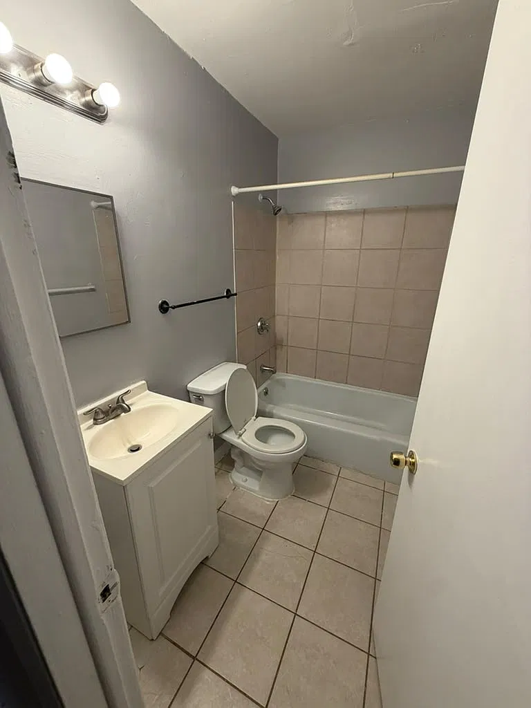 4 bed, 1200 sqft, $2,095 — Photo 4