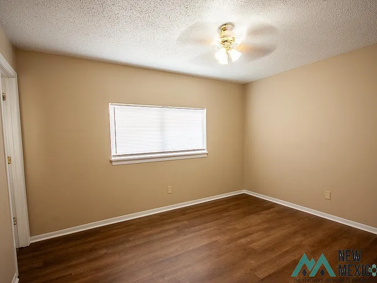 1704 Laura Ln — Photo 12
