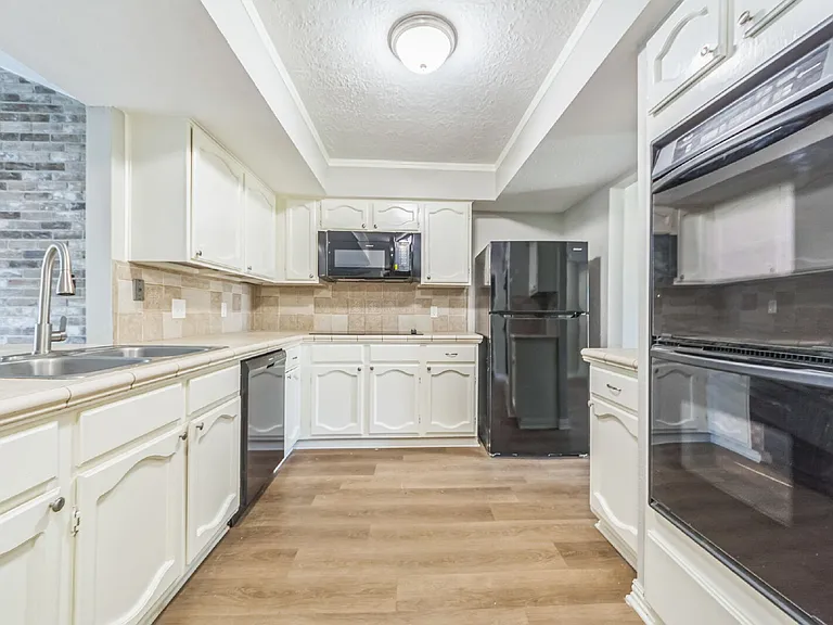 809 Willow Creek Dr — Photo 15