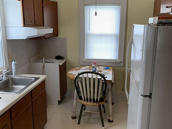3rd image of 2809 N Grand Ave