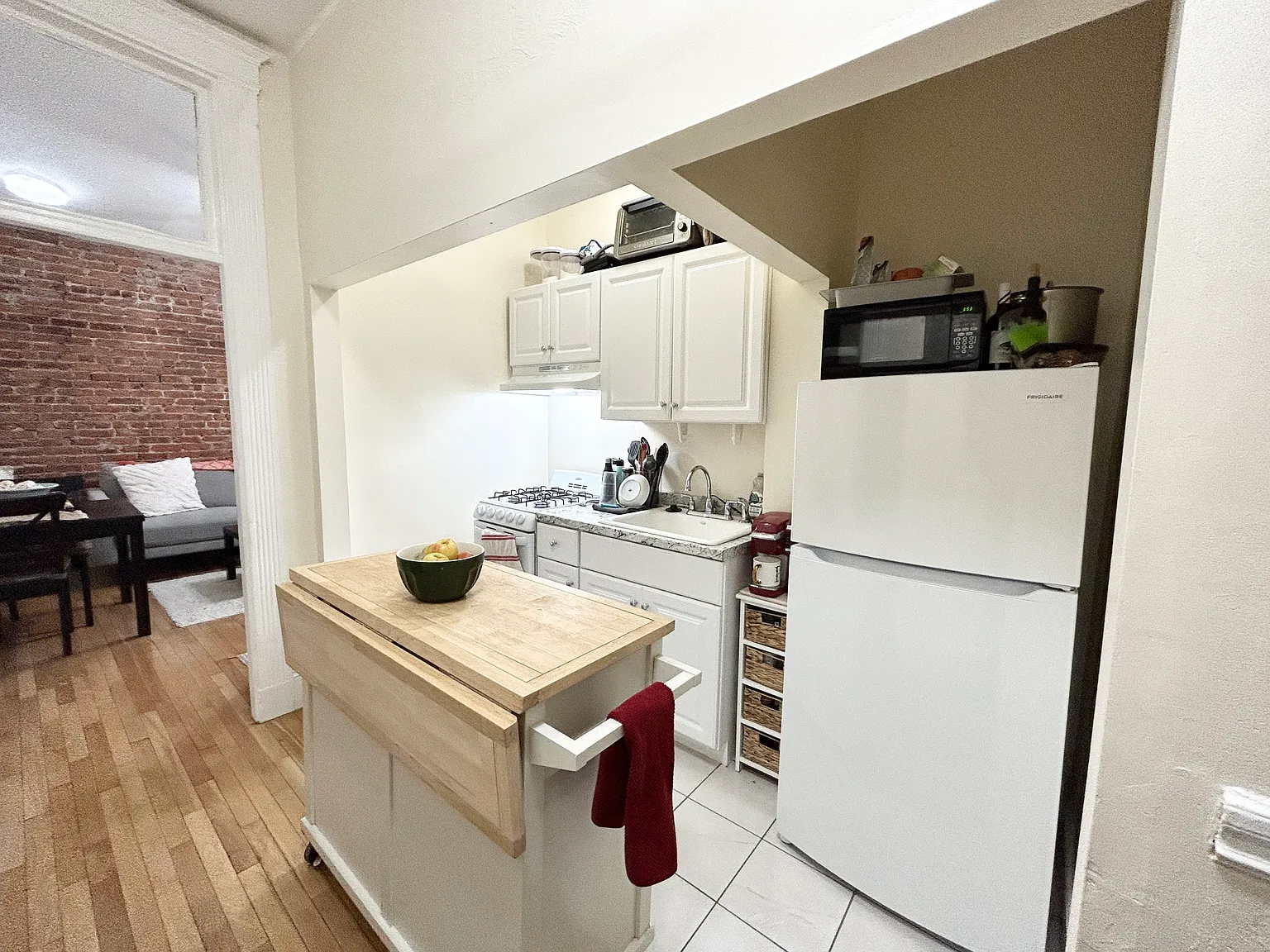 1 bed, 700 sqft, $3,550 — Photo 2