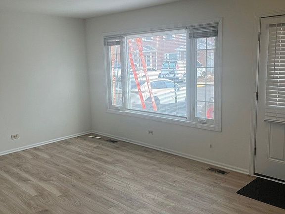 2nd image of 2122 Rugen Rd APT C