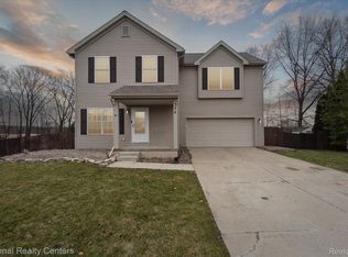 374 Sweet Briar Rdg, Linden, MI 48451