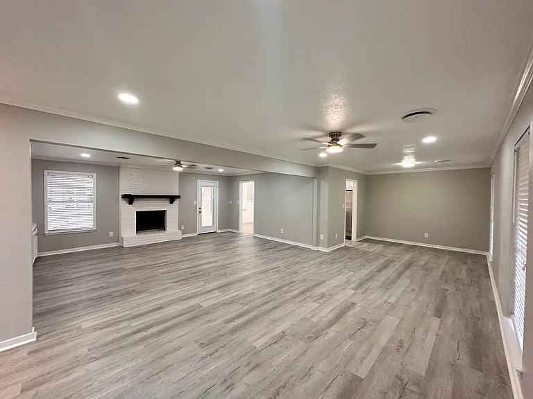 121 Fern Valley Rd — Photo 2