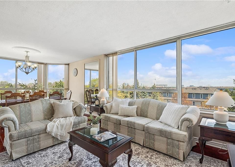 1st image of 880 Dundas St W #503