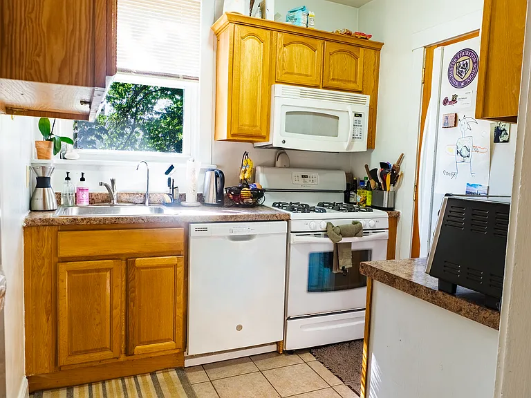 1437 N Saint Clair St — Photo 9