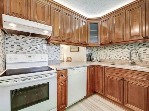 2855 Garden Drive S #102, Lake Worth Beach, FL 33461