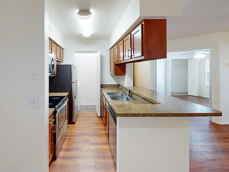 Lakewood Place — Photo 8