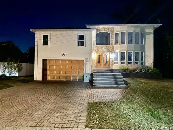 186 E Pennywood Avenue, Roosevelt, NY 11575