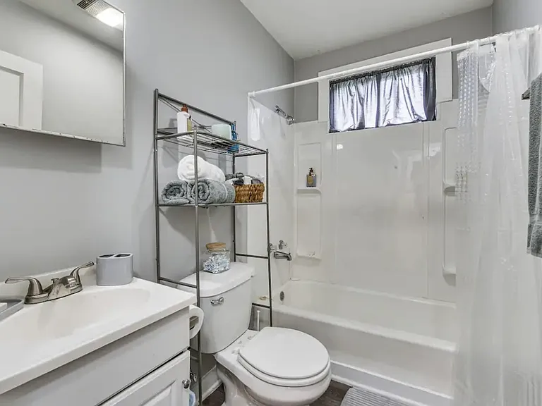 240 N 8th St — Photo 10