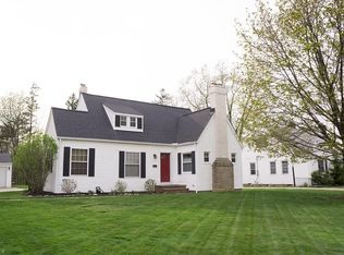 5900 Edgehill Dr, Parma Heights, OH 44130
