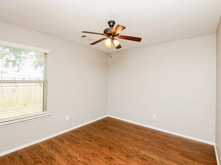 1706 Tonya May Ln — Photo 13
