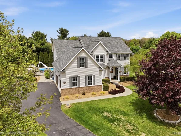 8705 Clarion Ct, Brighton, MI 48116