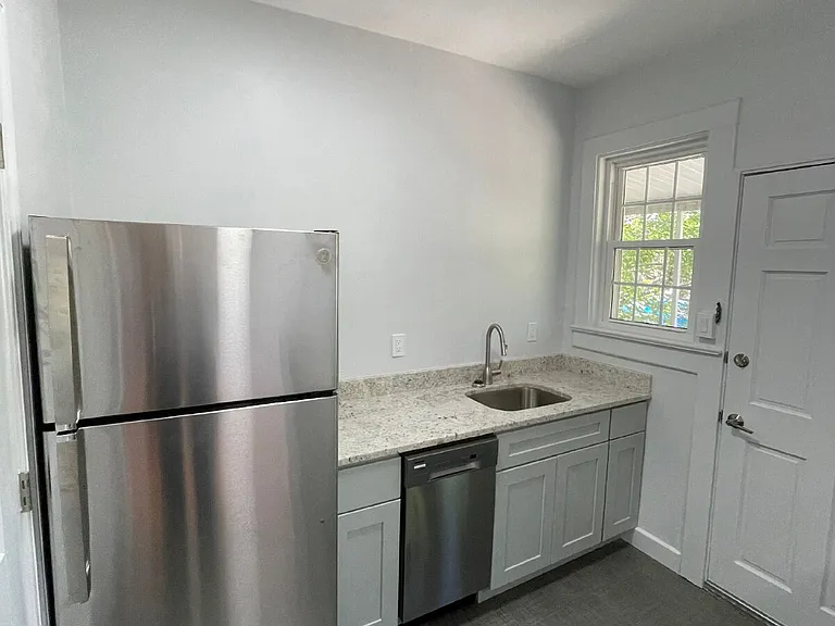418 E Virginia St #A — Photo 3