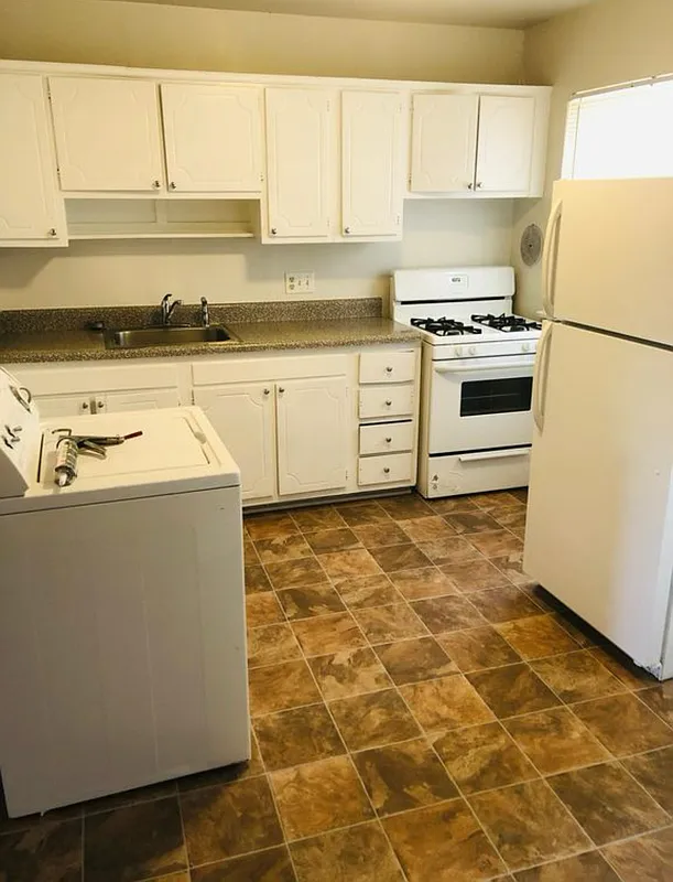 2 bed, 1.0 bath, $1,495 — Photo 2