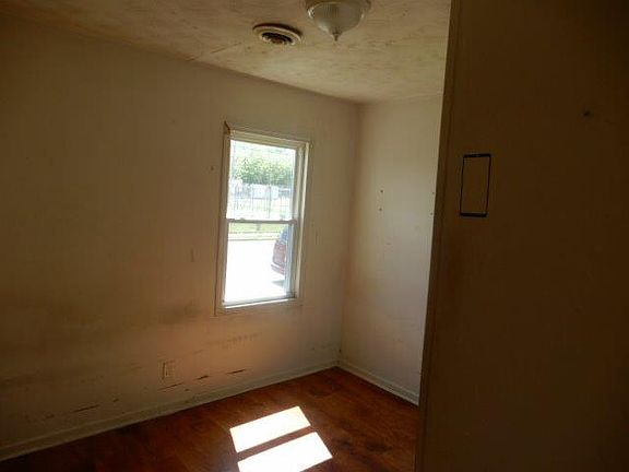 5th image of 287 Charles St