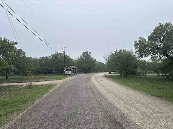 4th image of 310 County Road 458