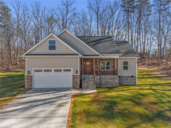 515 Woods Dr, Randleman, NC 27317