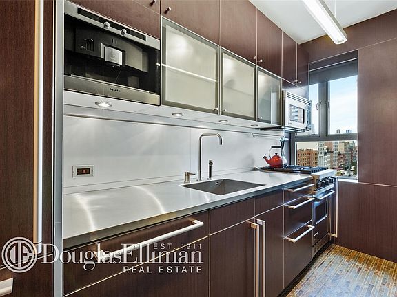 2nd image of 255 W 23rd St APT 6BW