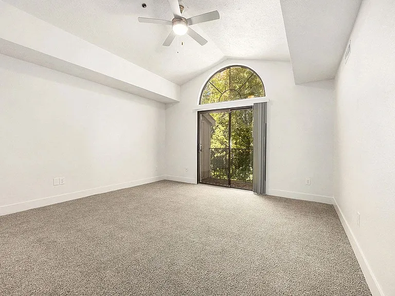 Byron Lakes Apartments — Photo 117