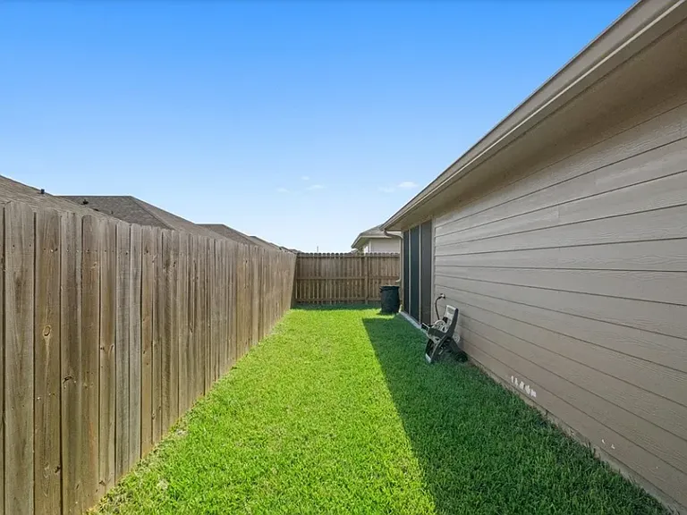 7606 Shadow Rider Ln — Photo 11
