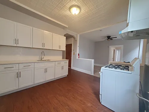 695 Kennedy Blvd #3 Photo 1