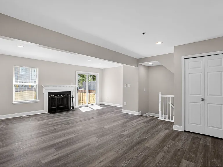 2736 Albermarle Pl — Photo 2