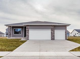 570 NW Atlas Ln, Waukee, IA 50263