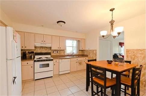 4th image of 21W643 Park Ave