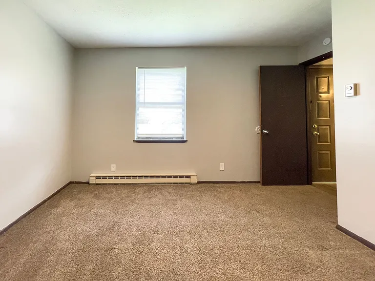 East Memorial Apartments — Photo 86