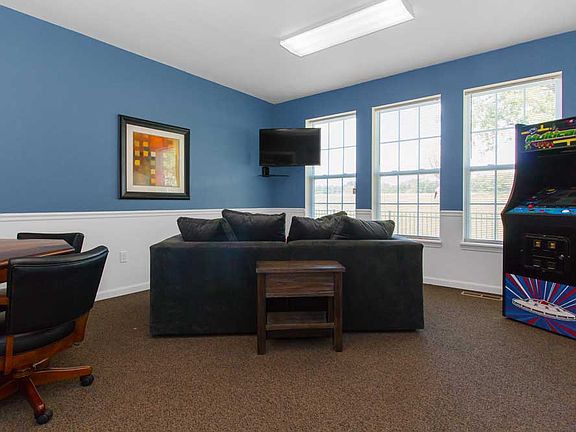 5th image of 155 Hanover St #12642379