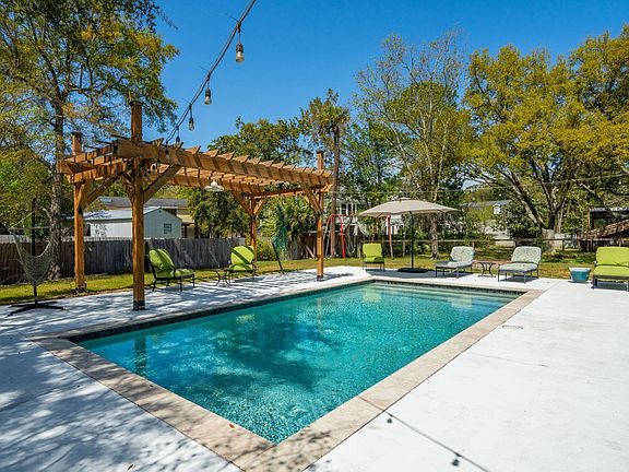 2nd image of 1541 Periwinkle Dr