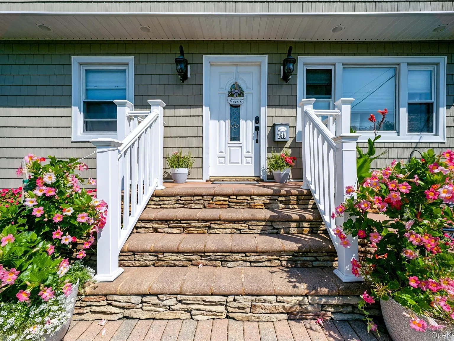 2 bed, 1.0 bath, 697 sqft, $2,800 — Photo 2