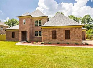 8929 Poplar Pike Rd, Germantown, TN 38138