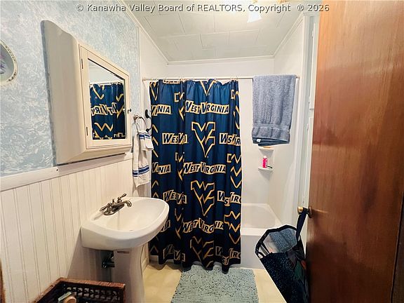 23rd image of 90 River Ln