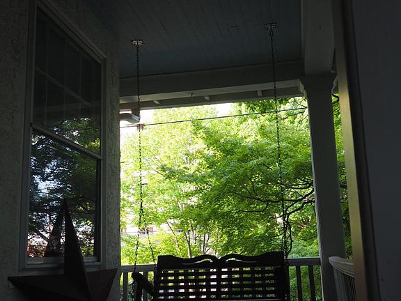 3rd image of 1415 N Van Buren St #1