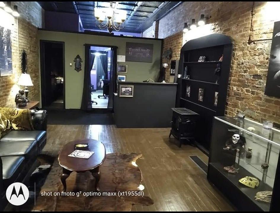 2nd image of 204 Market St