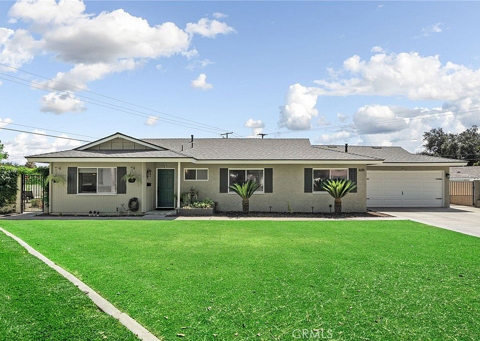 1st image of 609 Cardinal Ln