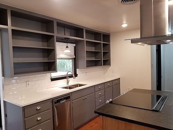 4th image of 510 W Hackberry St