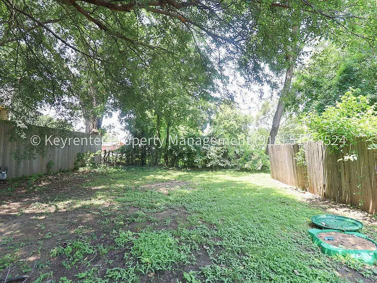 1359 E 60th St Duplex — Photo 28