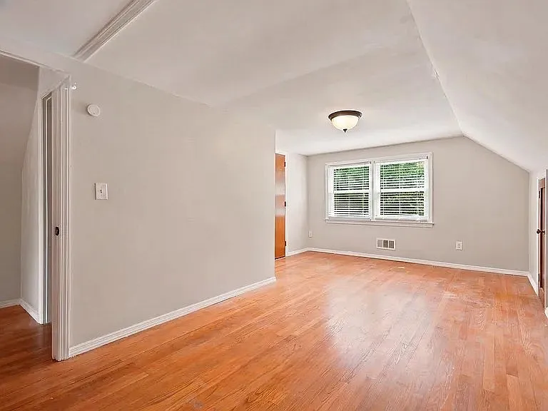 35 Avondale Dr #13 — Photo 11