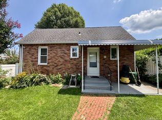 42 Bella Vista Ave, Glen Cove, NY 11542