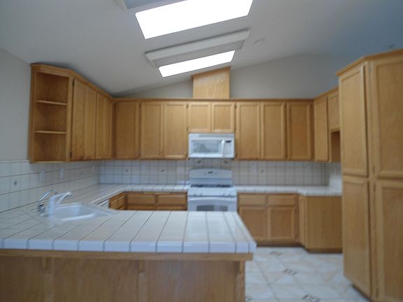 4th image of 724 W Hawthorn St