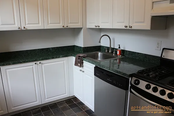 Rented by aptsandlofts.com | media 16