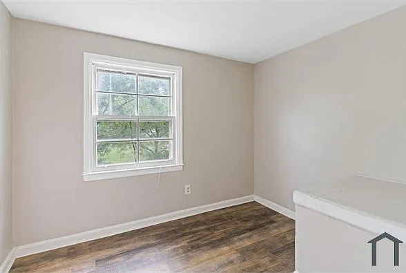 1114 Roslyn Ave — Photo 19