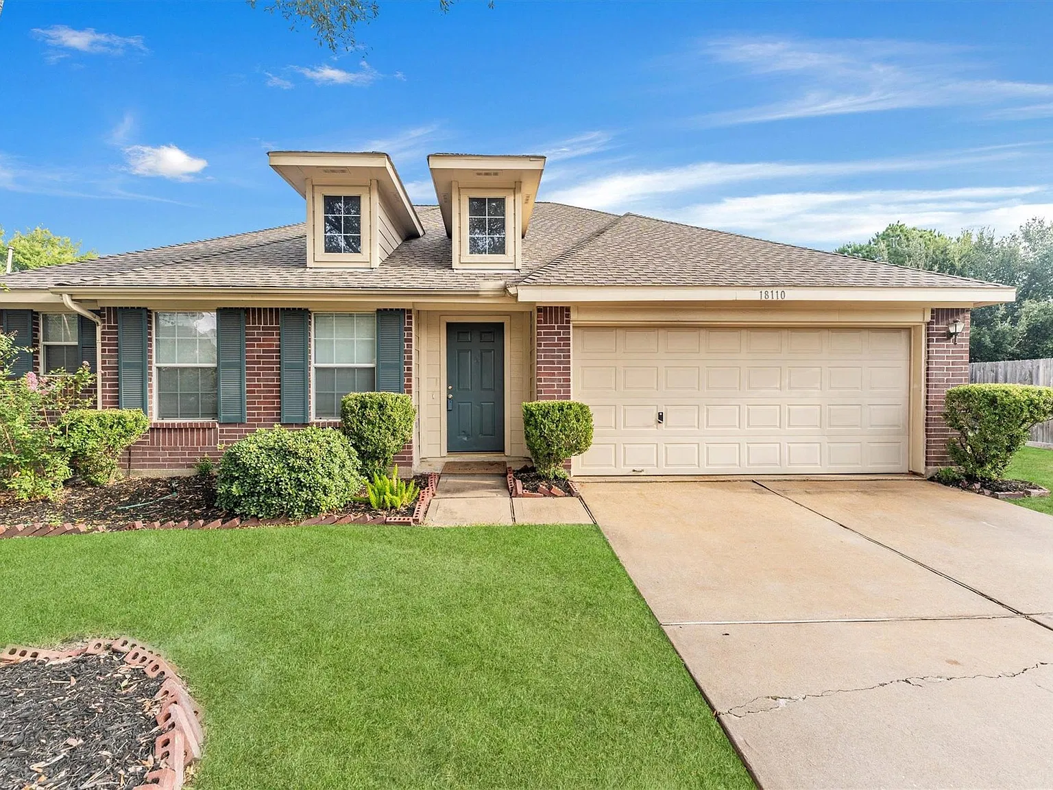 4 bed, 2.0 bath, 2194 sqft, $2,200 — Photo 1
