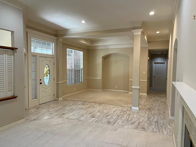 110 S Mill Trace Dr — Photo 2