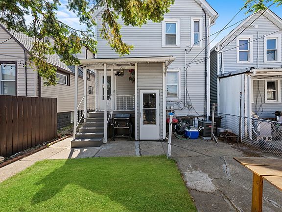 3rd image of 137 N 16th Ave