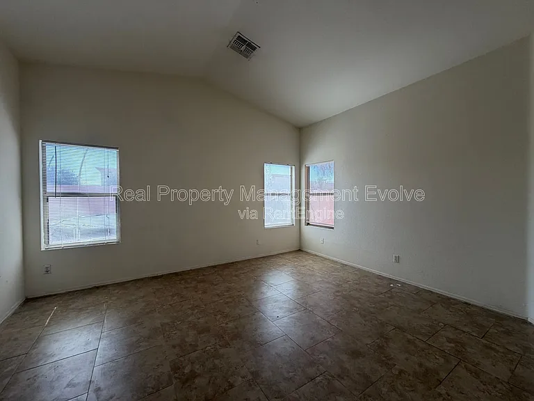 7816 N 54th Ln — Photo 22
